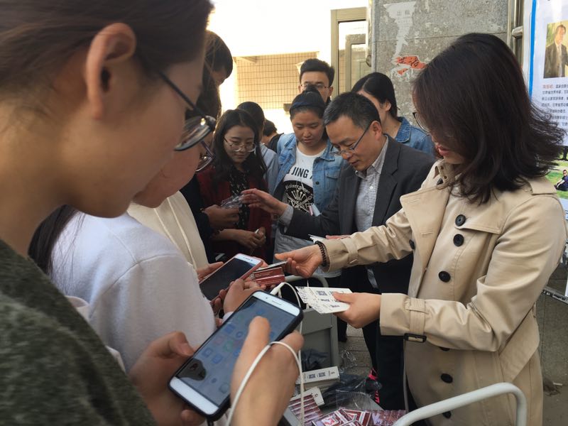 “CASHL扫码有礼活动”现场.jpg